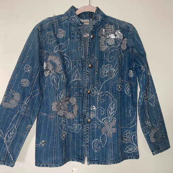 NWOT Chicos Floral Heavy Embroidered Artsy Denim Shirt Jacket - Picture 1 of 14